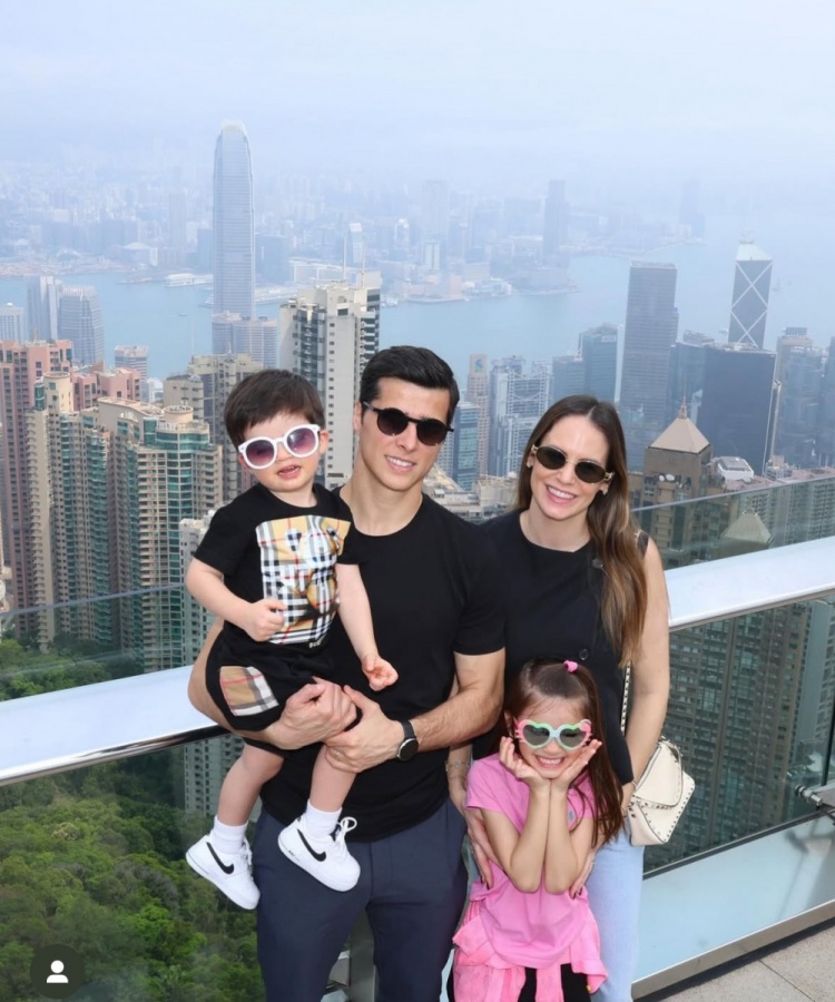 特謝拉帶家人赴中國香港過周末，陳晉一留言：這是個好地方