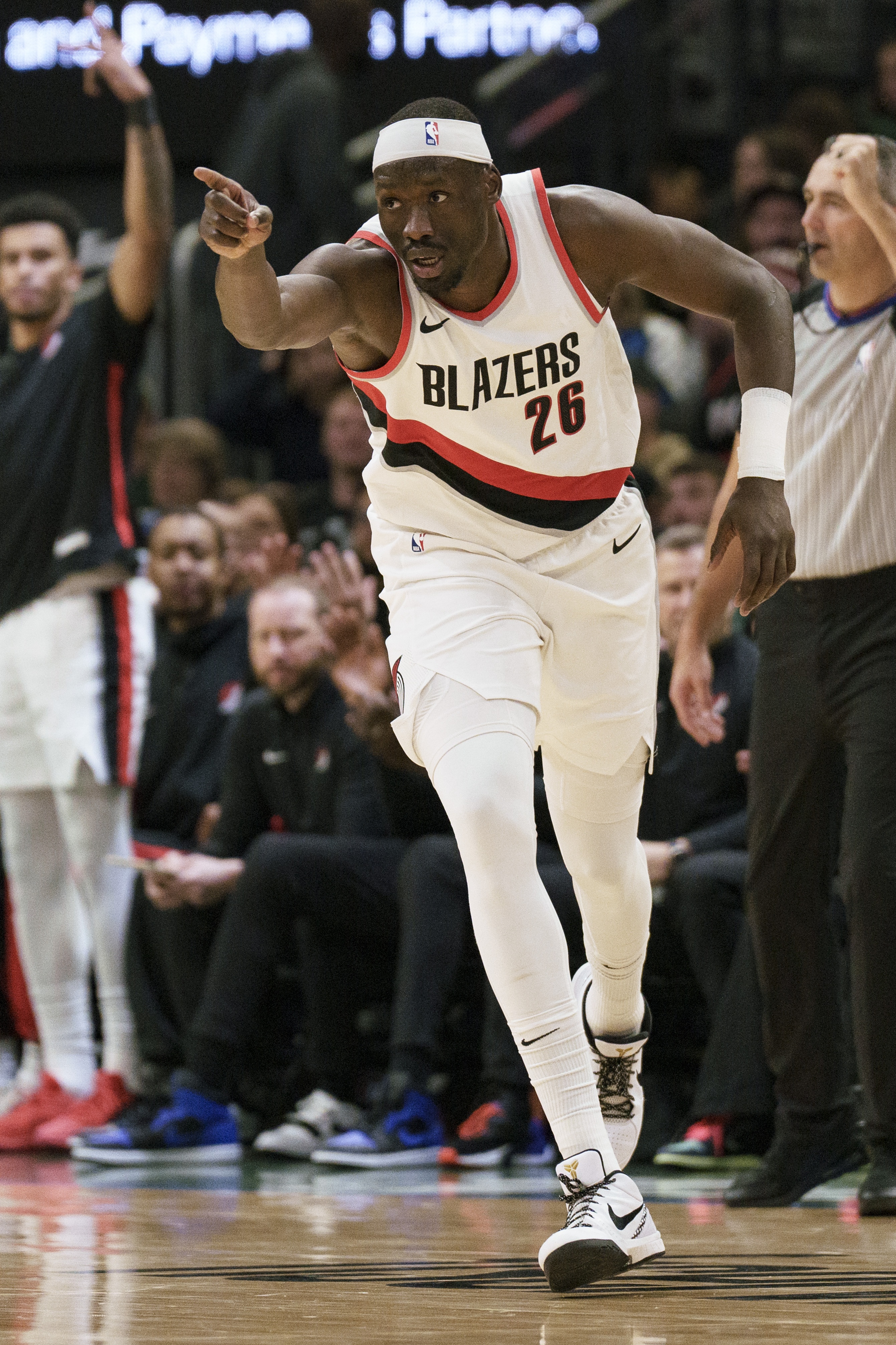 CBA名宿！里斯上半場三分4中3 11分鐘砍下11分5籃板