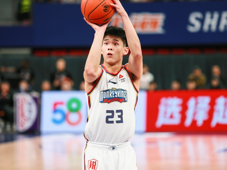 高效全能！林葳半場7中6拿到16分3板6助1斷