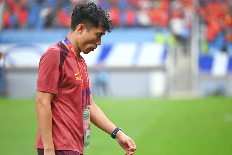 滬媒：單后腰讓國足防守承受更大壓力，若鄭智沒退役或能勝任