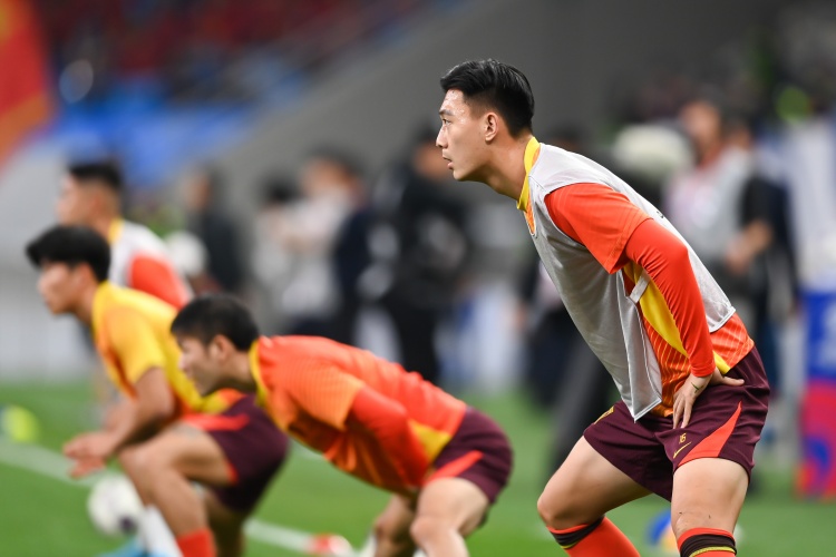 足球報：張玉寧、蔣圣龍均有不同程度傷病，伊萬未讓在熱身賽出場