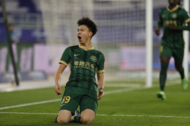津媒：王鈺棟等多名小將嶄露頭角，必然能推動更多年輕球員登場
